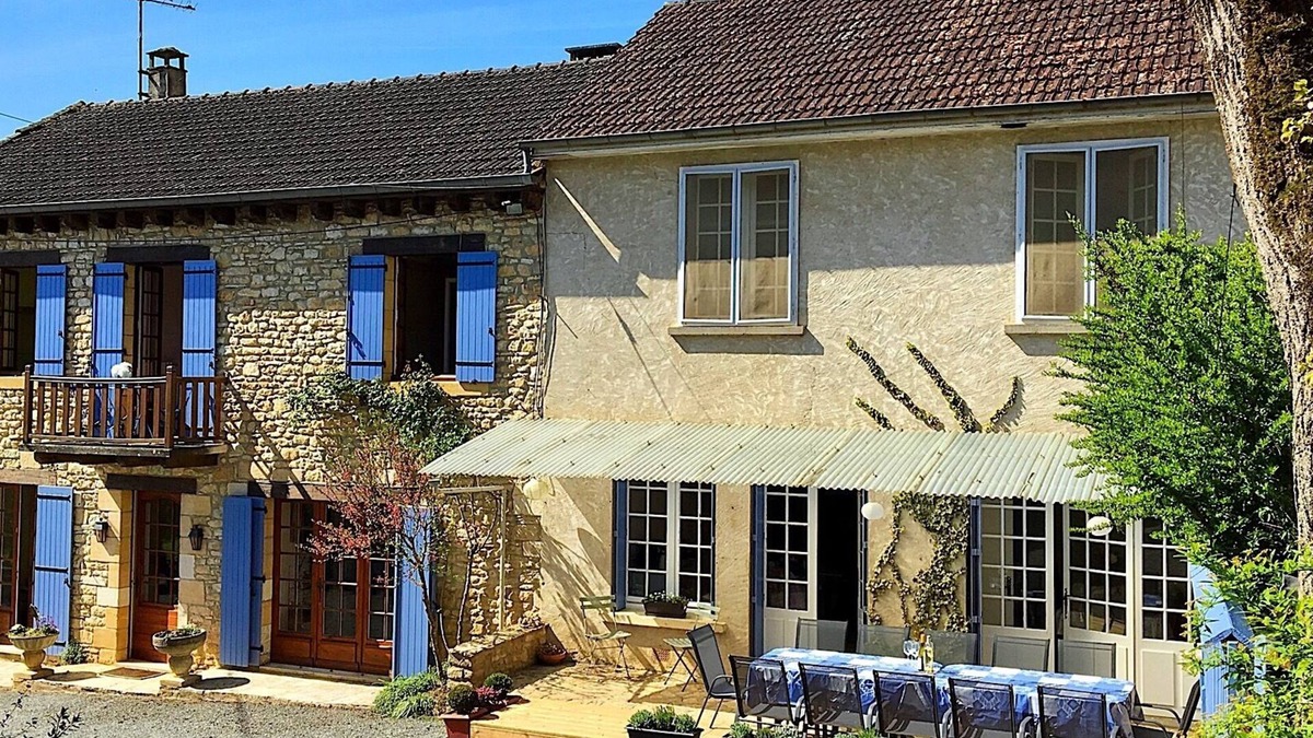 Saint-Vincent-de-Cosse House | Charming 5 Bedroom Farmhouse, close to river + tourist sites. Sleeps 12 + babies
