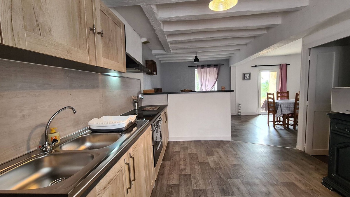 Verneuil-sur-Igneraie Cottage | Charming Countryside Home with Garden, Near Historic Sites