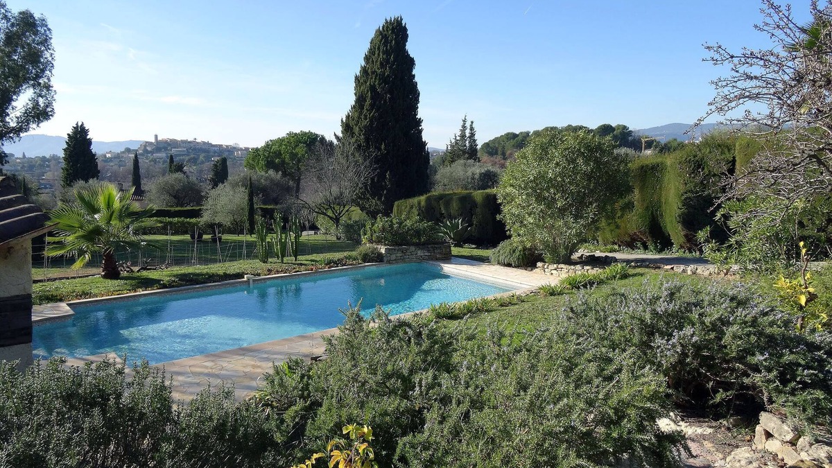 Chateauneuf-Grasse House | charming, full exposure, full calm, beautiful Provencal view & pool