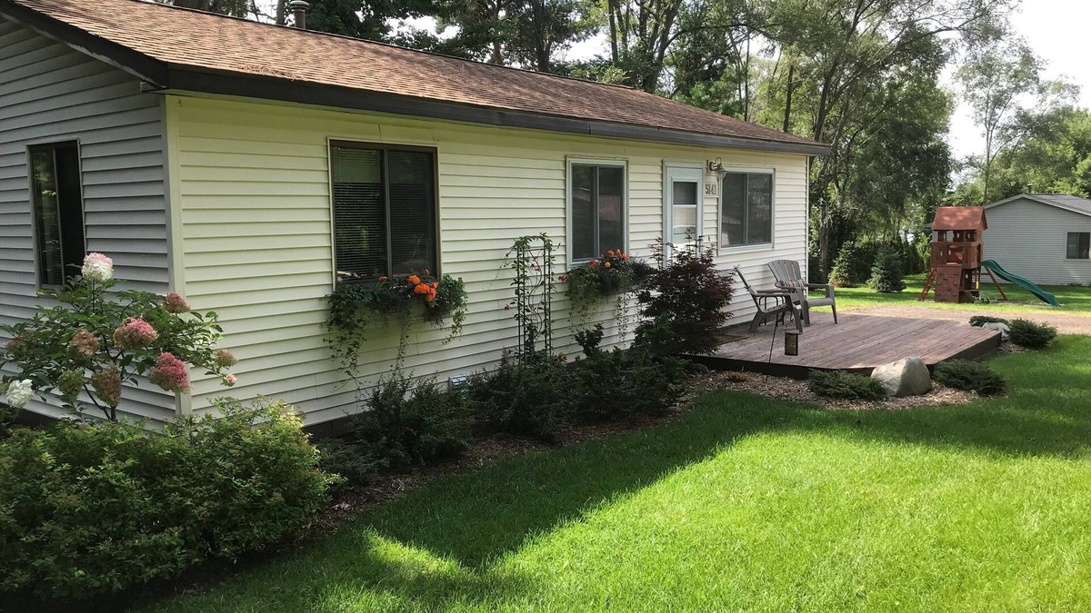 Traverse City Cottage | Charming Fully Furnished Cottage W/Shared Frontage on Silver Lake Traverse City