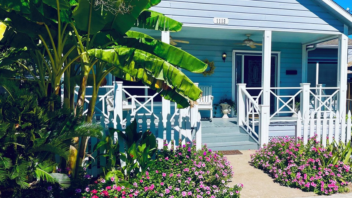 El Lago Cottage | Charming fully furnished 2-bedroom cottage in Seabrook, Tx -Bay Area Houston