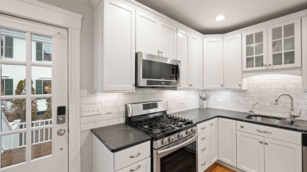 Groton Condo | Charming Fully Furnished 2-bedroom condo in Downtown Groton
