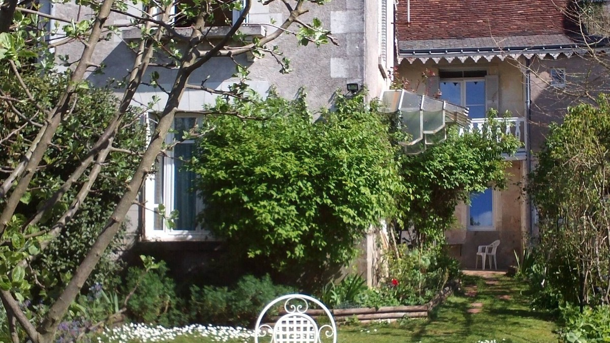 Loches Apartment | Charming furnished studio in the medieval citadel