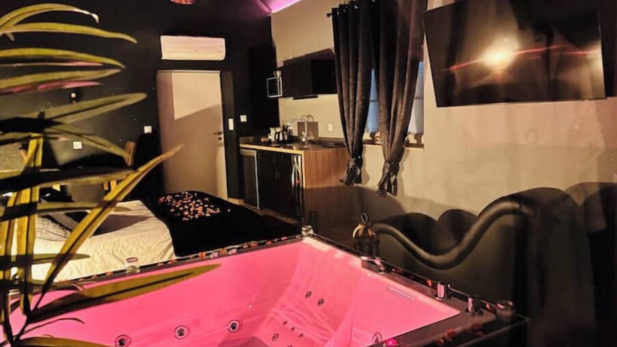 Villefranche-sur-Cher House | Charming gîte *La parenthèse*, whirlpool bath