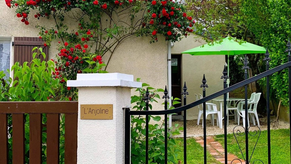 Jeu-Maloches Cottage | Charming Gîte Near Zoo de Beauval, Valençay Castle, and Brenne Park – Sleeps 7, Garden, WiFi