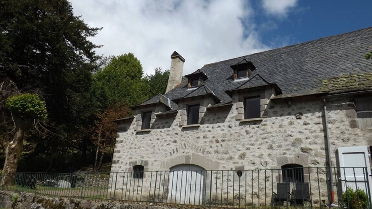 Laveissiere Cottage | Charming Gîte near Super-Lioran Ski Resort, Fireplace, WiFi, Pet-Friendly