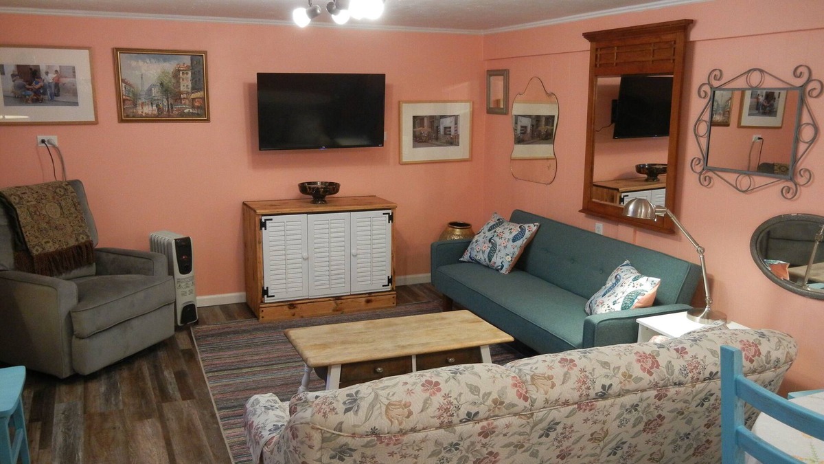 Homewood Apartment | Charming Garden Apartment in Quaint, Walkable Homewood