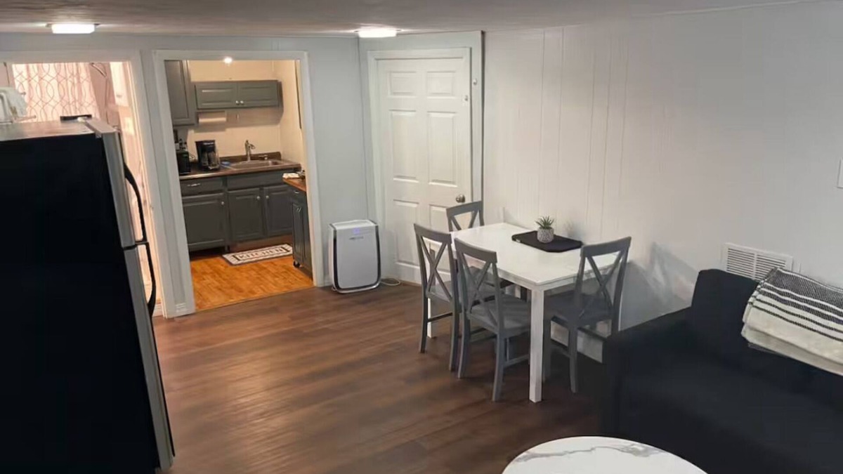 Brockton House | Charming garden level 1 bedroom 1 bath apartment in Brockton