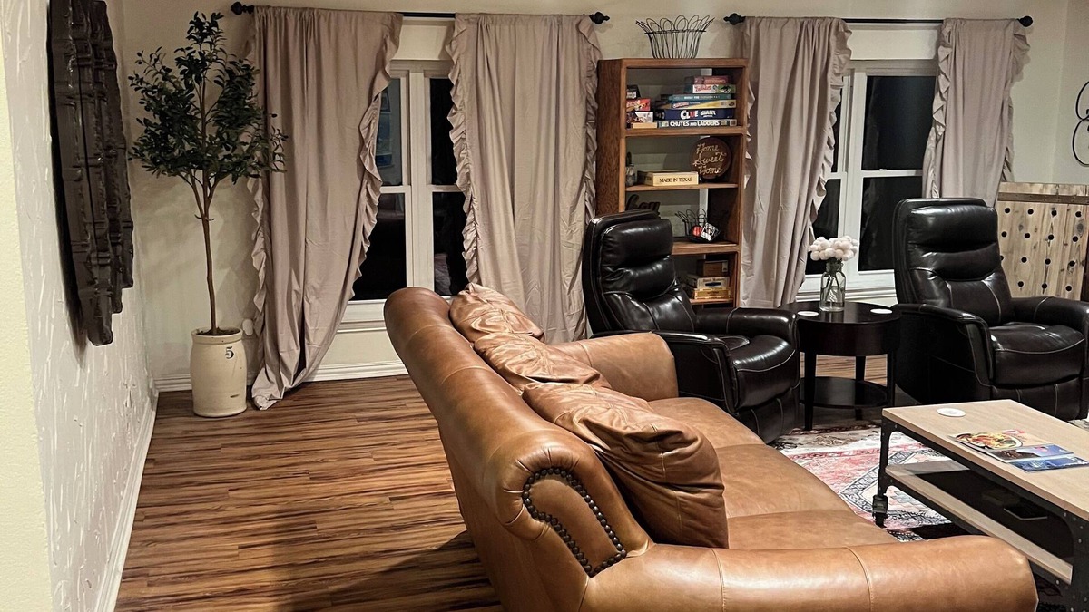 Heath House | Charming gated 2BR2bath Guest House in Heath, kid &pet friendly +long term stays
