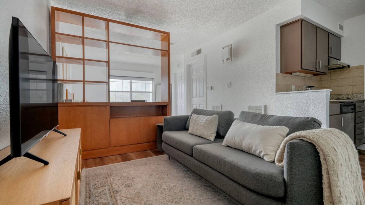 Gateway Apartment | Charming Gateway Studio w/Gym, Pool, nr Stadium, by Blueground