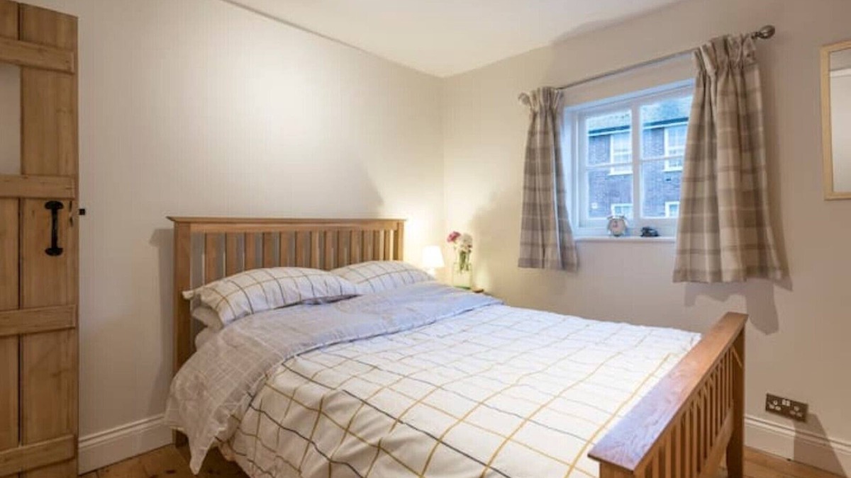 Bury St Edmunds Cottage | Charming Georgian flint cottage