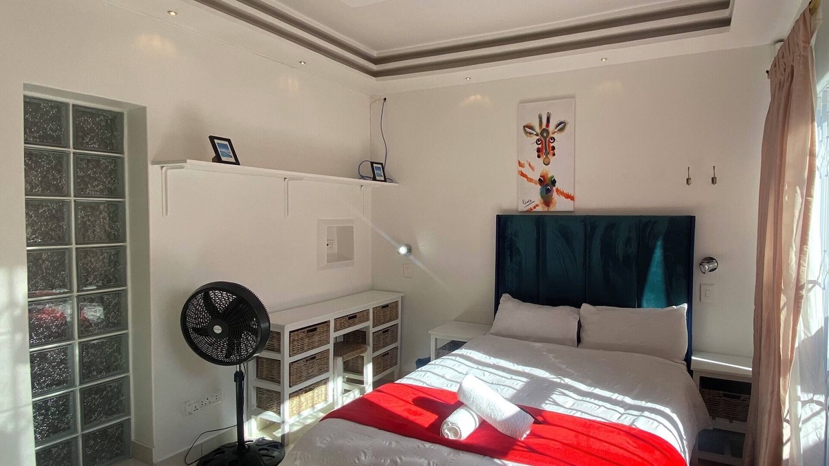 Parow North House | Charming Getaway located in the heart of Parow North !