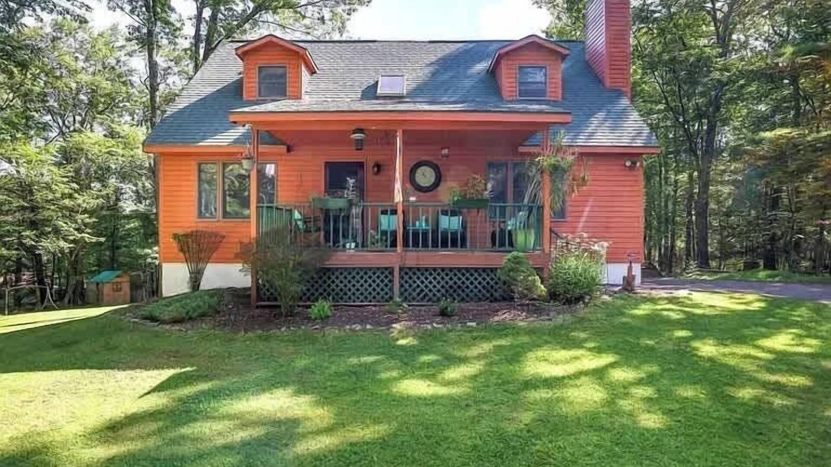 Tafton House | Charming Getaway | Minutes from Lake Wallenpaupack