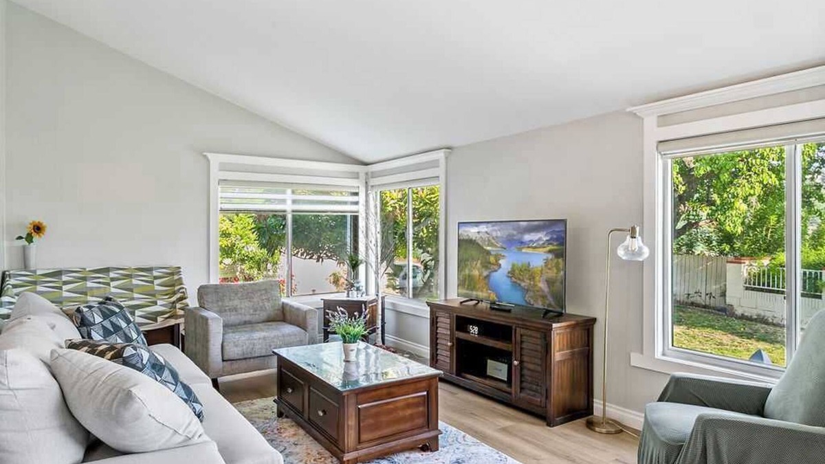 Valle Lindo House | Charming Getaway Nestled in Peaceful Pecan Grove Drive Retreat #41751