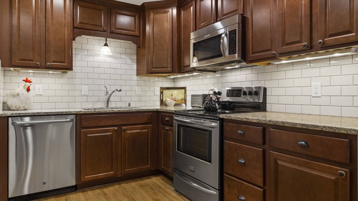 West Bend Apartment | Charming Getaway