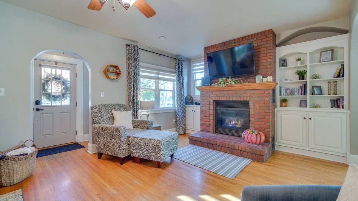 Windsor House | Charming Getaway, Walk to Windsor Lake & Downtown!