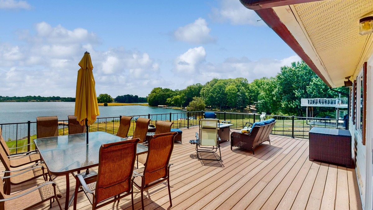 Aspen Hill House | Charming getaway with a fireplace, large deck, paddle boards & porch swing
