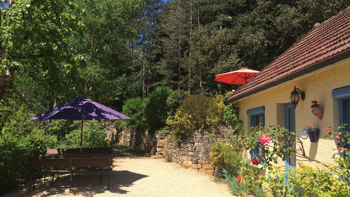 Calviac-en-Perigord Cottage | Charming gîte with swimming pool in a wooded area near Sarlat