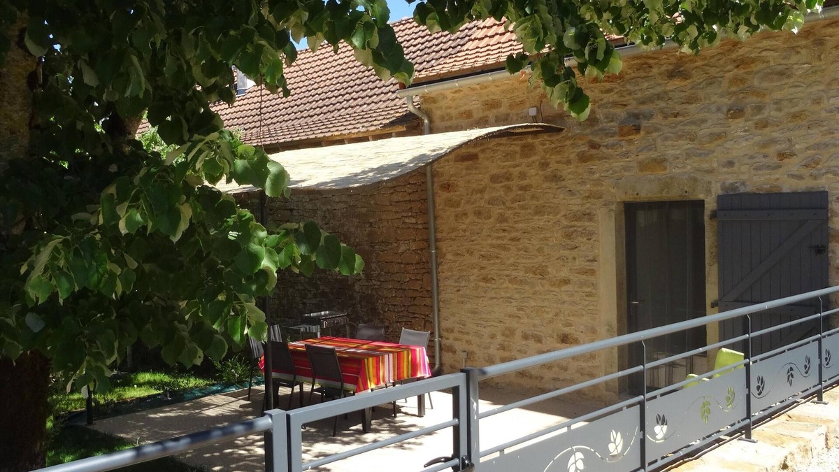 Savignac House | CHARMING GITE AT THE FARM (Air-conditioned, Swimming pool)