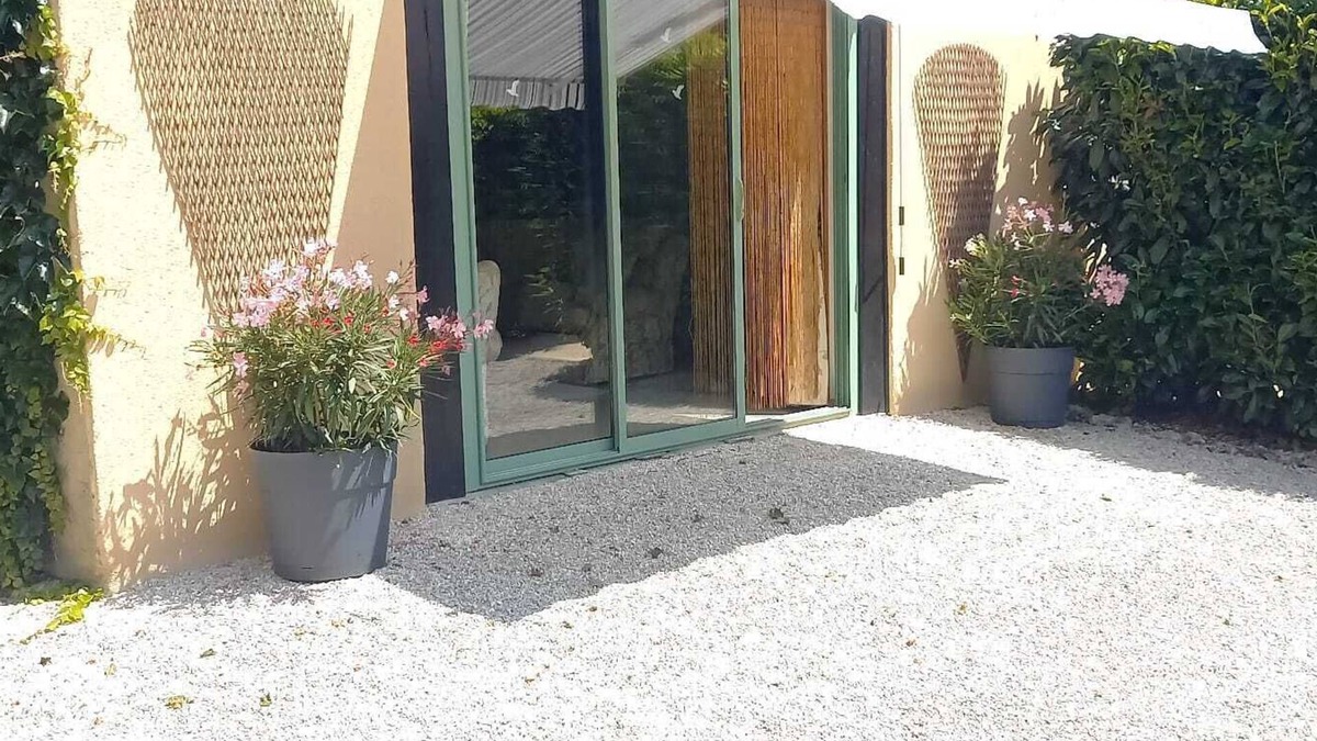 Tremolat Cottage | Charming gite in delighful village location