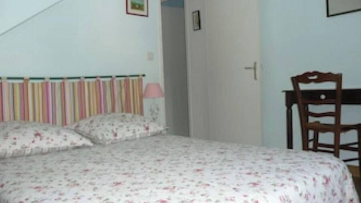 Saint-Grave Cottage | Charming gite near Rochefort en terre, 2 stars, with covered swimming pool