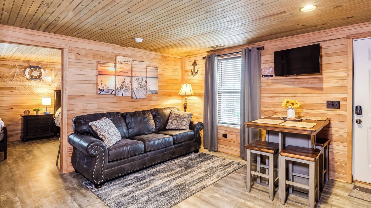 Grand Rivers Condo | Charming Grand Rivers Getaway - 1/2 Mi to Downtown