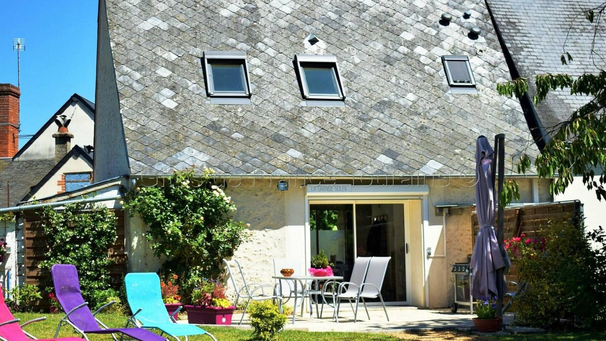 Veigne Cottage | Charming Grange with Terrace near Loire Castles – 2 BR, A/C, WiFi, Pet Free, 700m² Shaded Garden