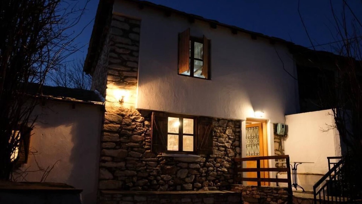 Bergama Cottage | Charming Greek Cottage 10 Min Walk to Acropol