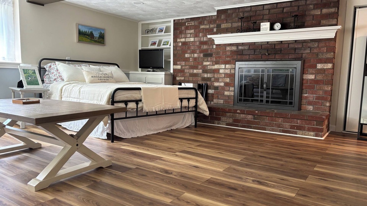 Groton Apartment | Charming Groton Farmhouse Apartment