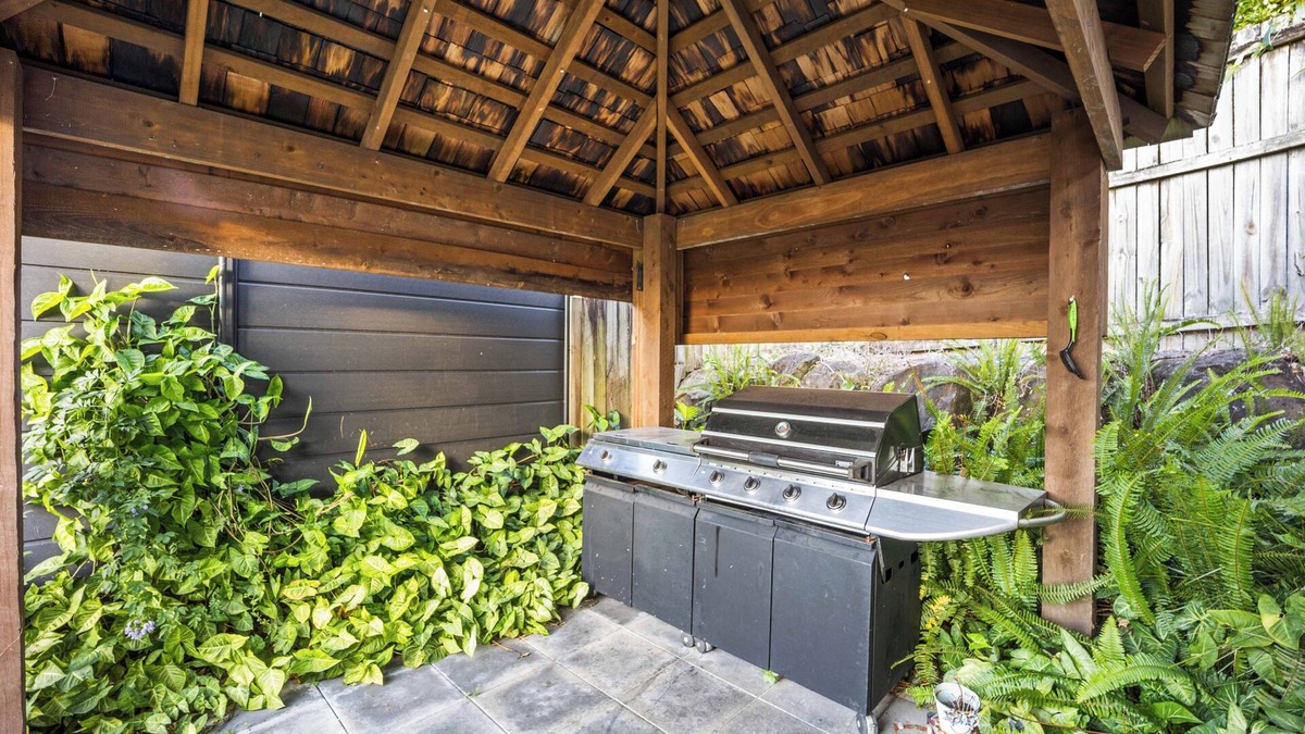 Gold Coast House | Charming group getaway - 9 mins to Burleigh beach