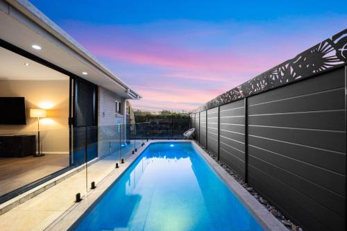 Gold Coast House | Charming Group Getaway - 9 Mins To Burleigh Beach