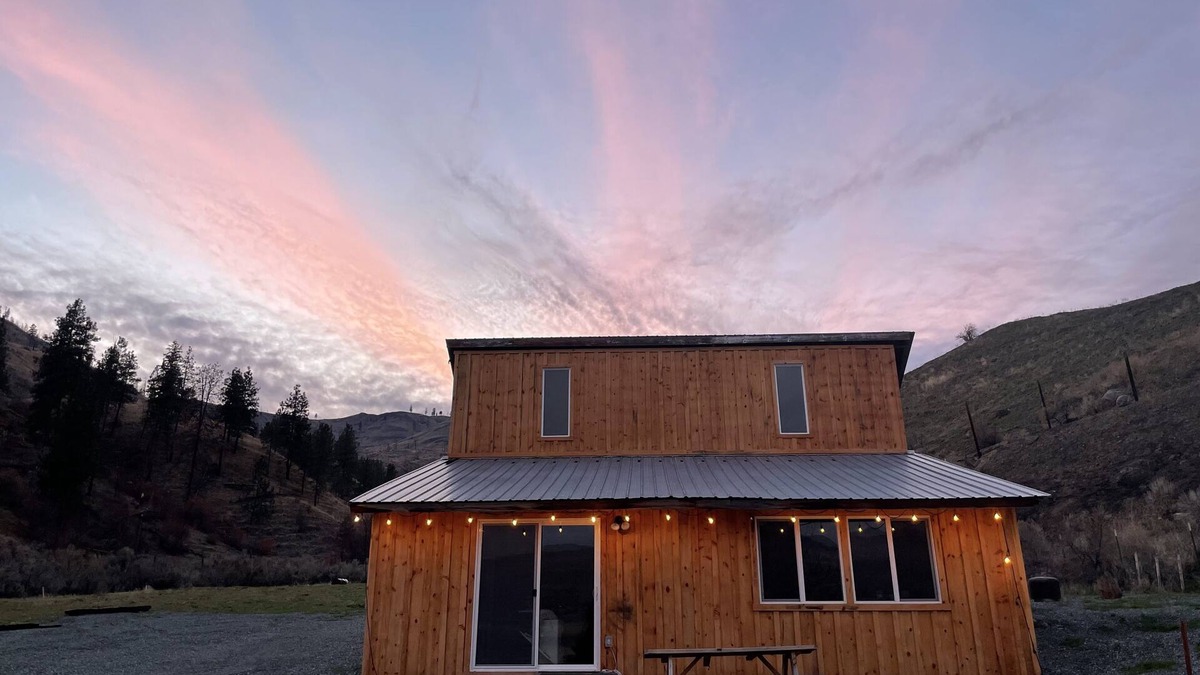 Pateros Cabin | Charming Guest Cabin Nestled on Stunning 30-acre Vineyard near Lake Chelan