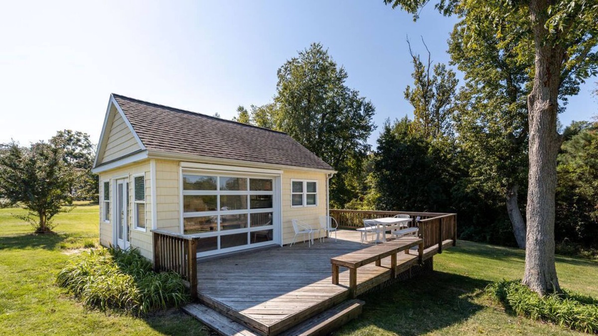 Deltaville Cottage | Charming Guest Cottage on Jackson Creek w/kayaks and bikes available!