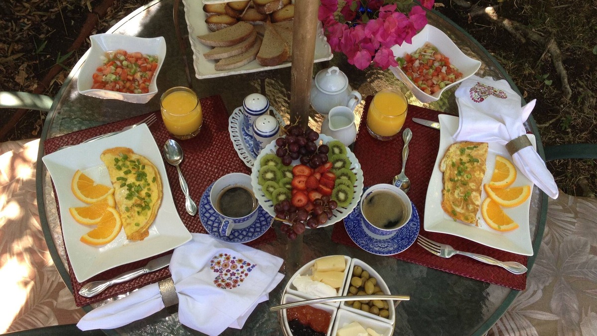 Sherman Oaks Bed & Breakfast | Charming Guest house/Private en suite bathroom+pool + best breakfast in town!