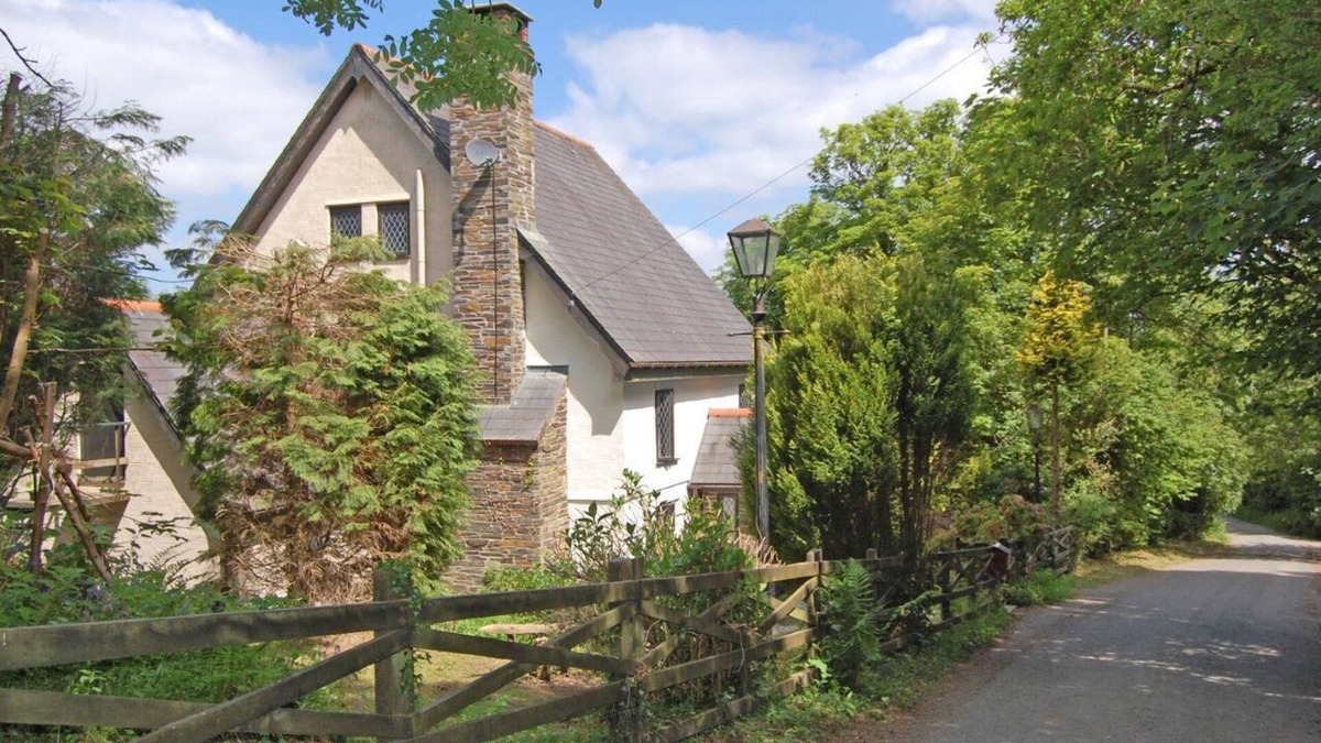 St Wenn Bed & Breakfast | Charming Guest House in Cornish countryside - Demelza Cottage