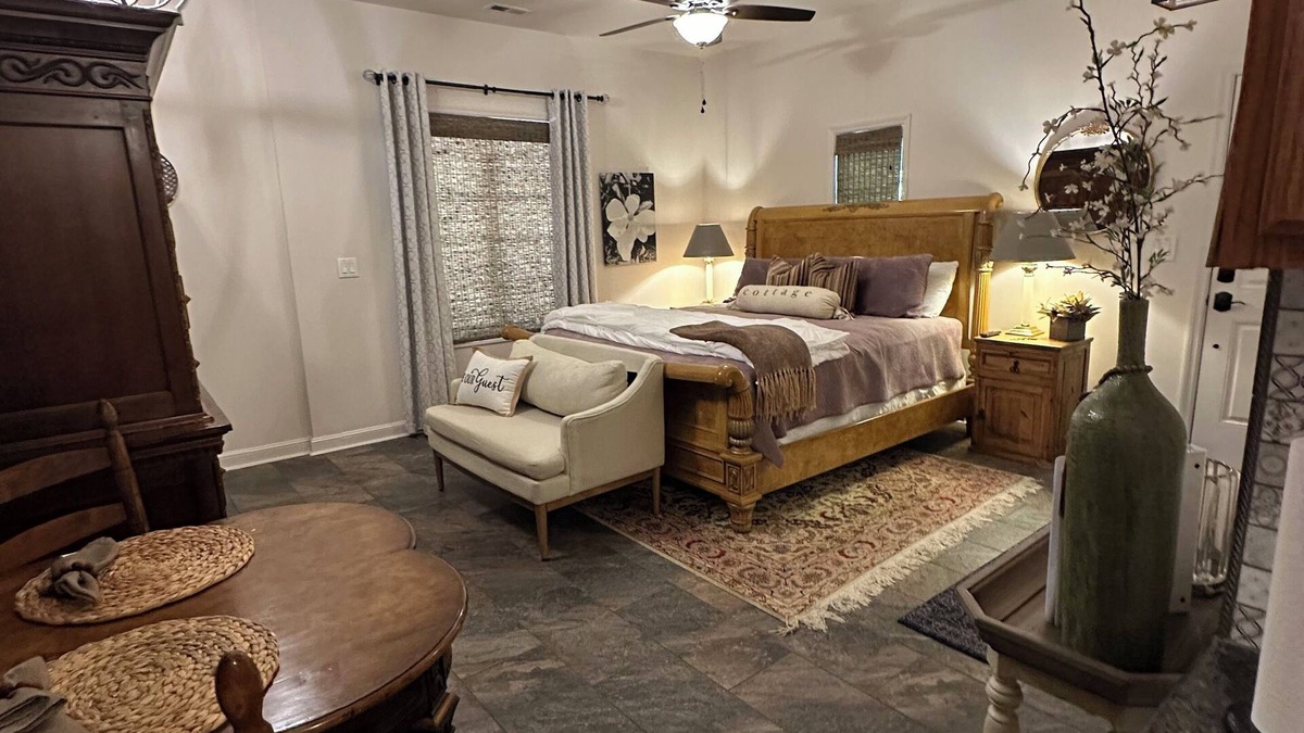 Old Town House | Charming Guest House - Walk to Village