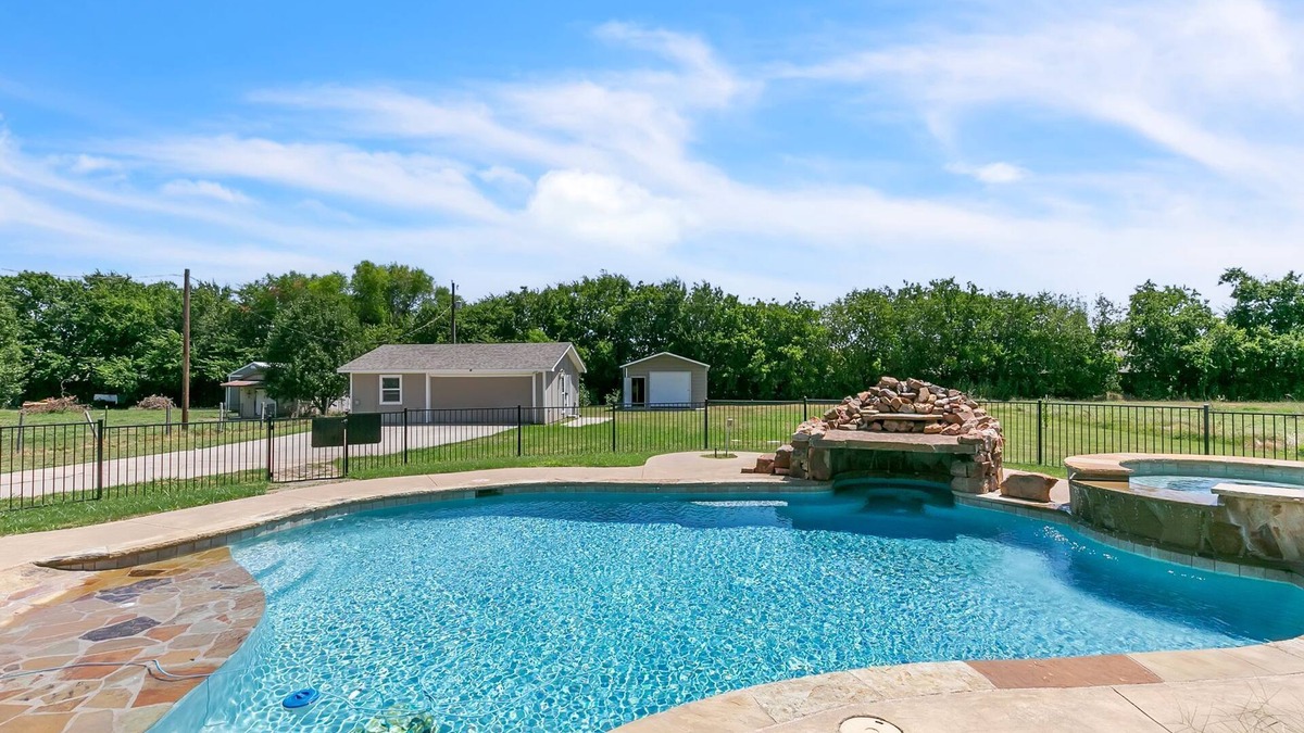 McKinney House | Charming Guest House w/Pool Near Historic Downtown McKinney & Scenic Trails