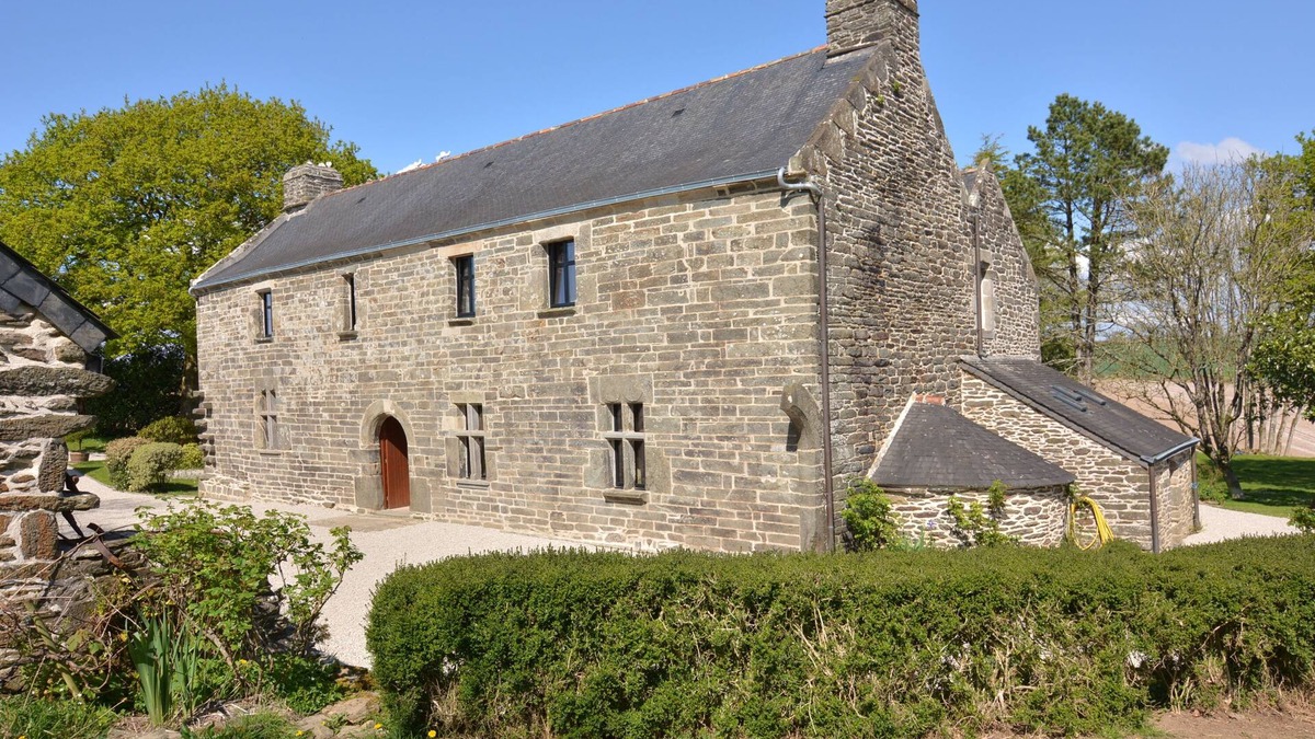Loperec Bed & Breakfast | Charming guest room in a 16th century Breton manor