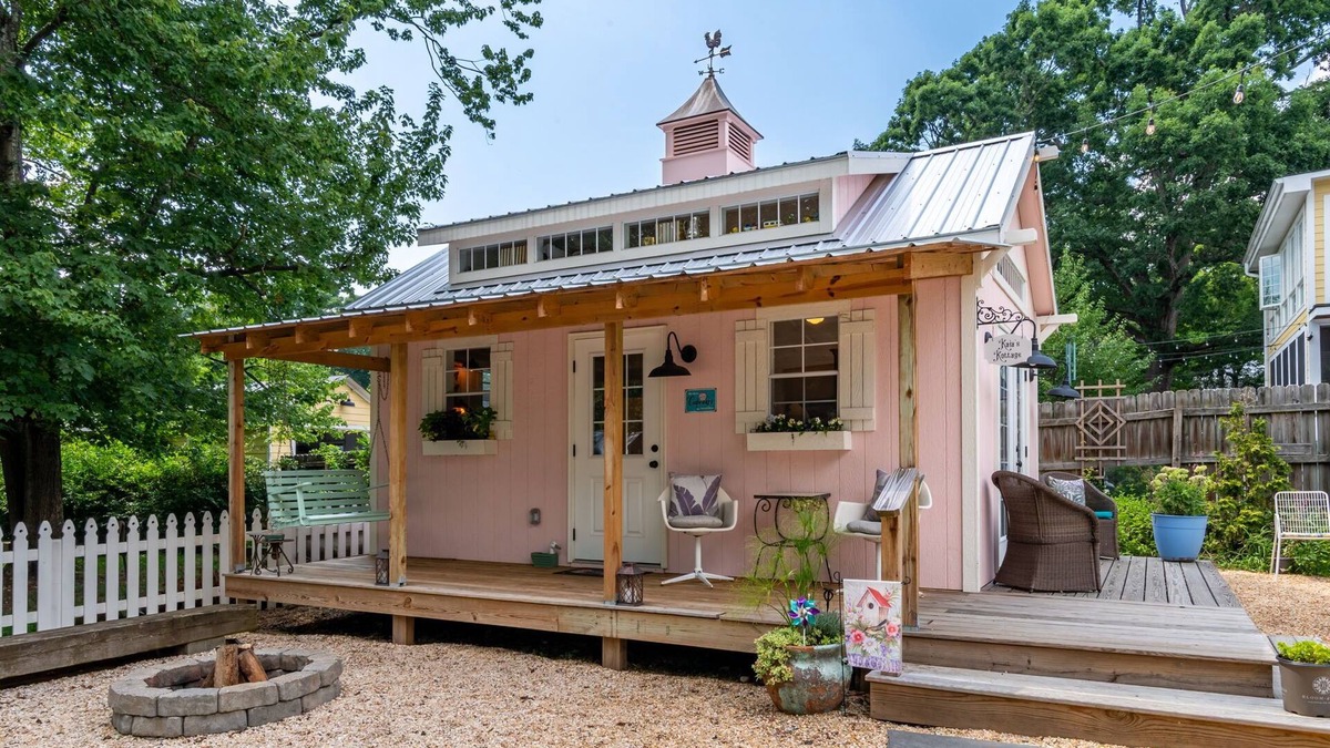 North Chesterfield Cottage | Charming Guesthouse at Historic Bon Air Estate with WiFi, AC
