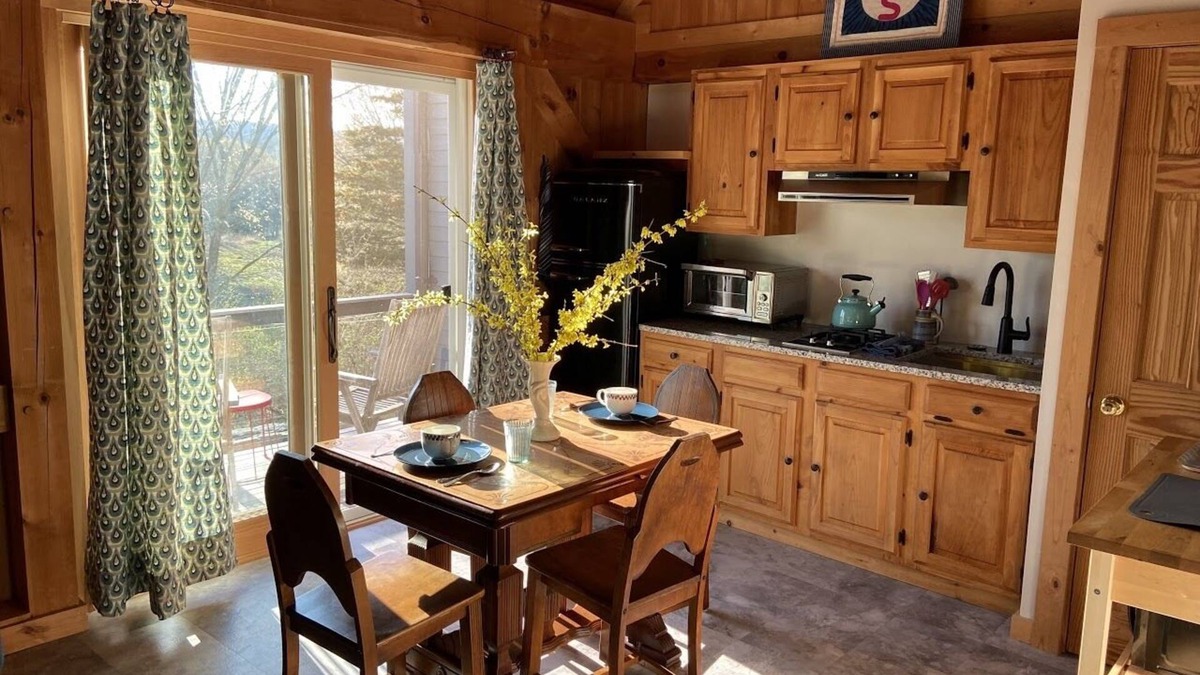 Sherman Apartment | Charming Guesthouse in scenic CT town. Bikes, kayaks, firepit, beach pass.