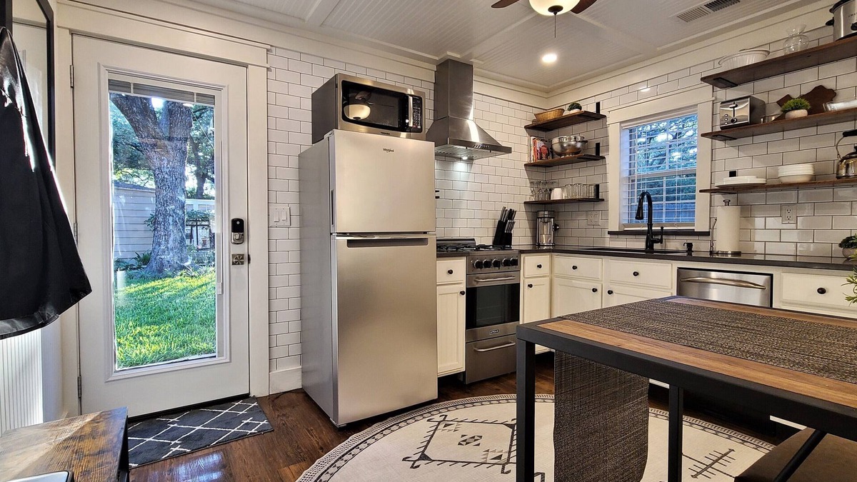 Oakhurst House | Charming Guesthouse in Historic Neighborhood