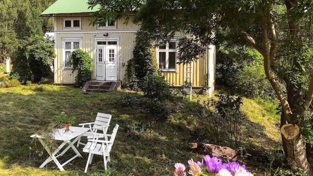 Ramvik House | Charming guesthouse with lake view on the Swedish high coast.