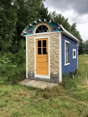Chatham House | Charming Gypsy Caravan for Vacations in White Mountain National Forest