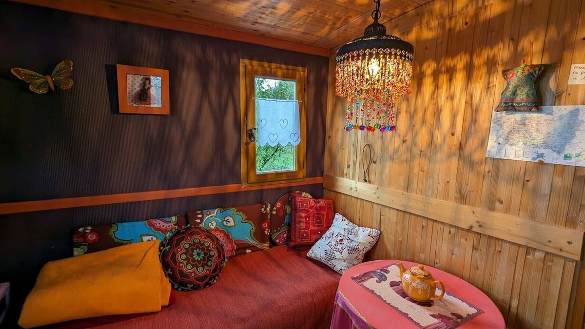 Sercoeur Bed & Breakfast | Charming Gypsy Caravan near Epinal with Comfort and Garden Oasis