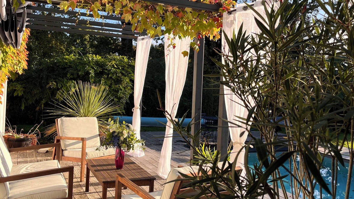 Cenac House | Charming house near Bordeaux - quiet - sleeps 8 - swimming pool - summer kitchen