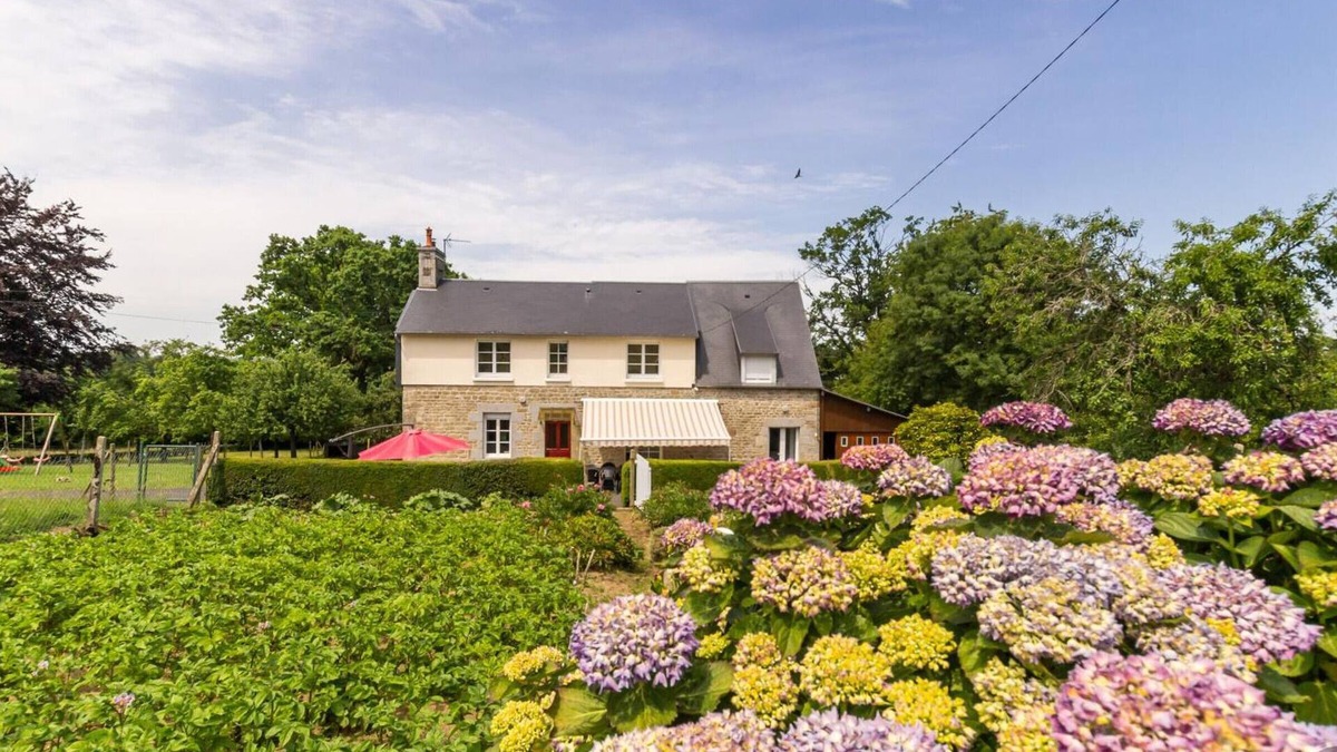 Villedieu-les-Poeles Cottage | Charming house with wifi and pets allowed in Villedieu-les-Poêles