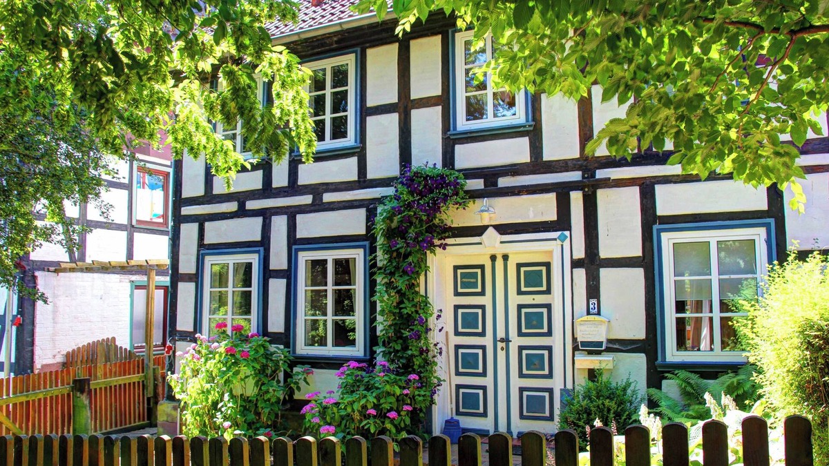 Schnedinghausen House | Charming half-timbered house in the country