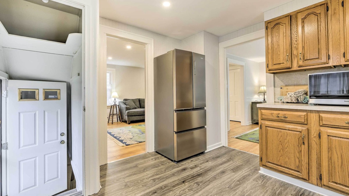 New Haven Cottage | Charming Hamden Home: 2 Mi to Yale University