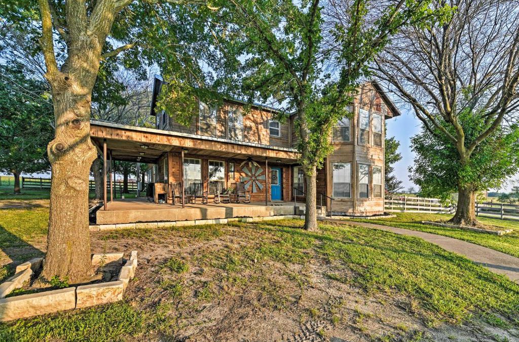 Energy House | Charming Hamilton Farmhouse with Country Views!