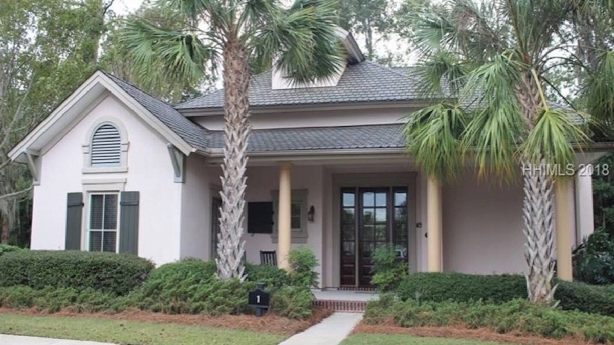 Bluffton House | Charming Hampton Hall Golf Cottage adjacent to the Golf Course